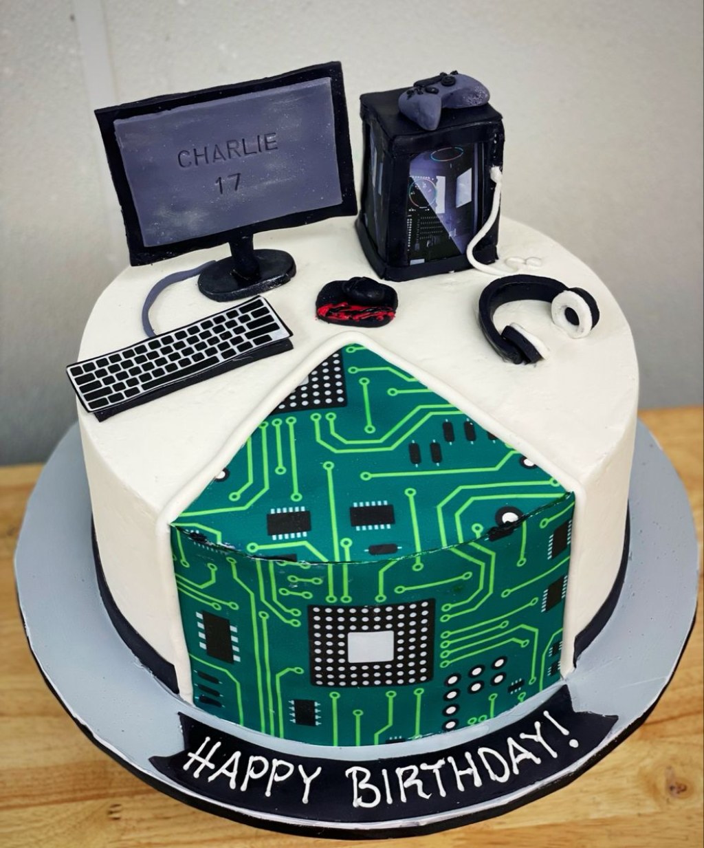 Picture of: Computer Gaming Cake  Funny birthday cakes, Birthday cake video